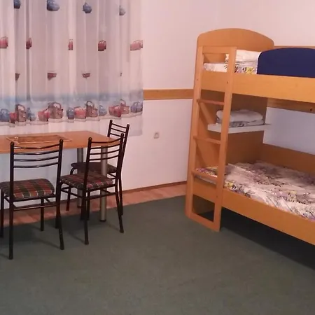 Pleasant With A Garden And A Backyard Apartamento