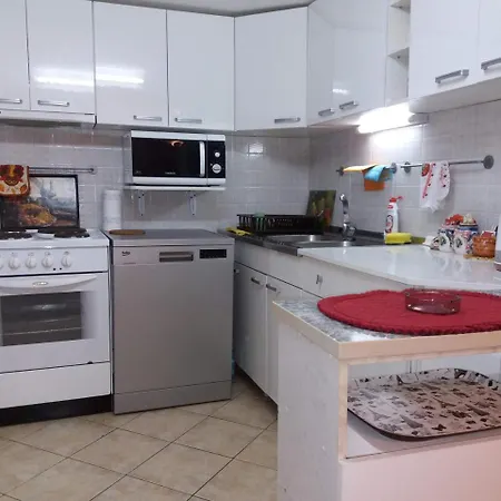Pleasant With A Garden And A Backyard Apartamento Skopie