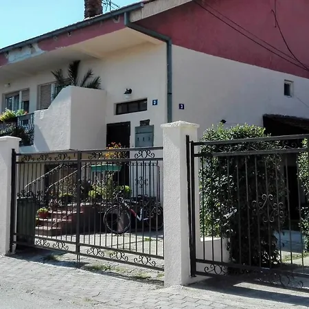 Pleasant With A Garden And A Backyard Apartamento *