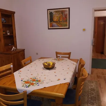 Apartamento Pleasant With A Garden And A Backyard